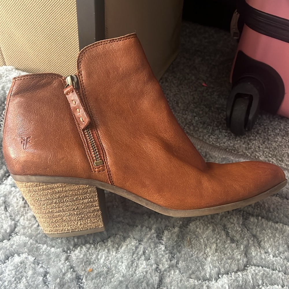 FRYE | Women Ankle Boots | JUDITH BOOTIE IN CHESTNUT | Pointed Toe | Women 8.5